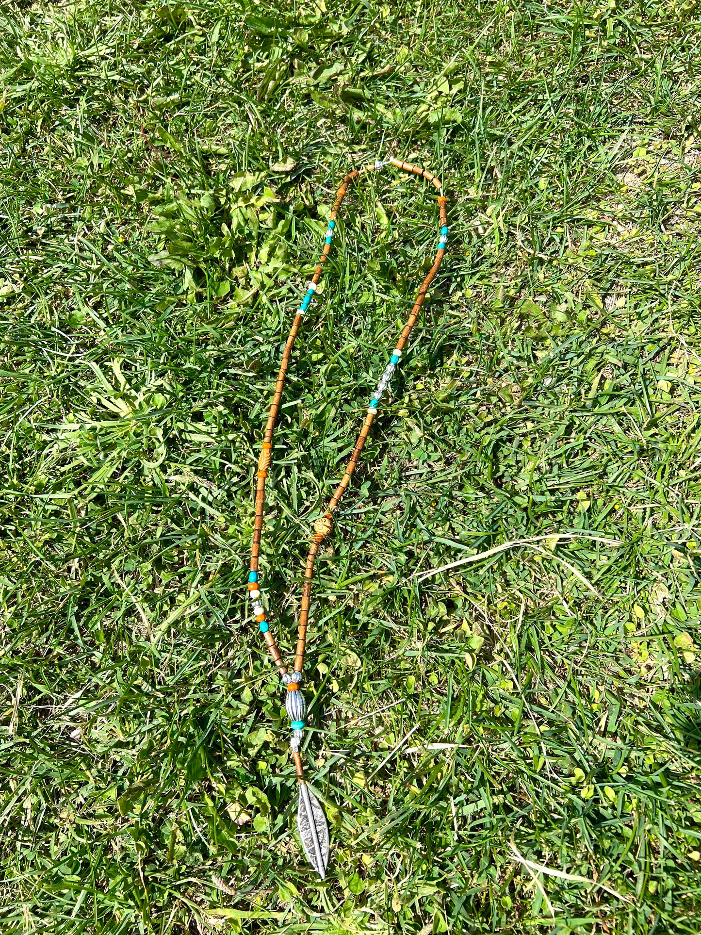 Collana marrone con perline