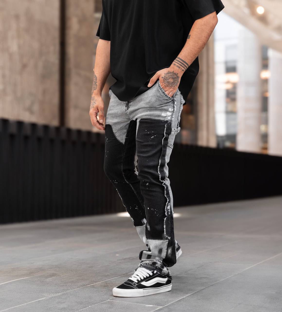 JEANS DENIM A Campana Con Stampa Pittorica A Blocchi Di Colore