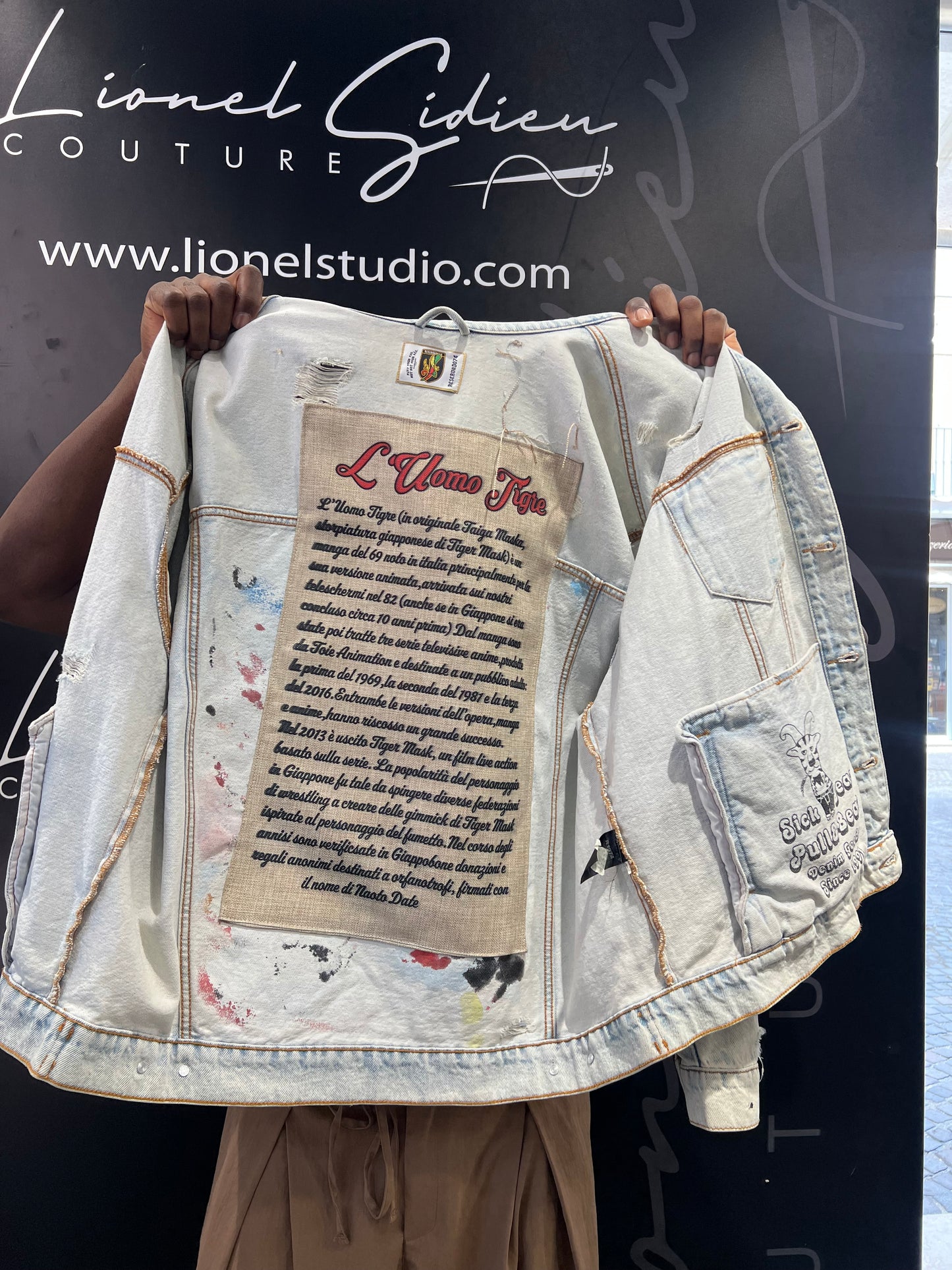 GIACCA CUSTOMIZED LEVIS UOMO TIGRE REALIZZATA A MANO