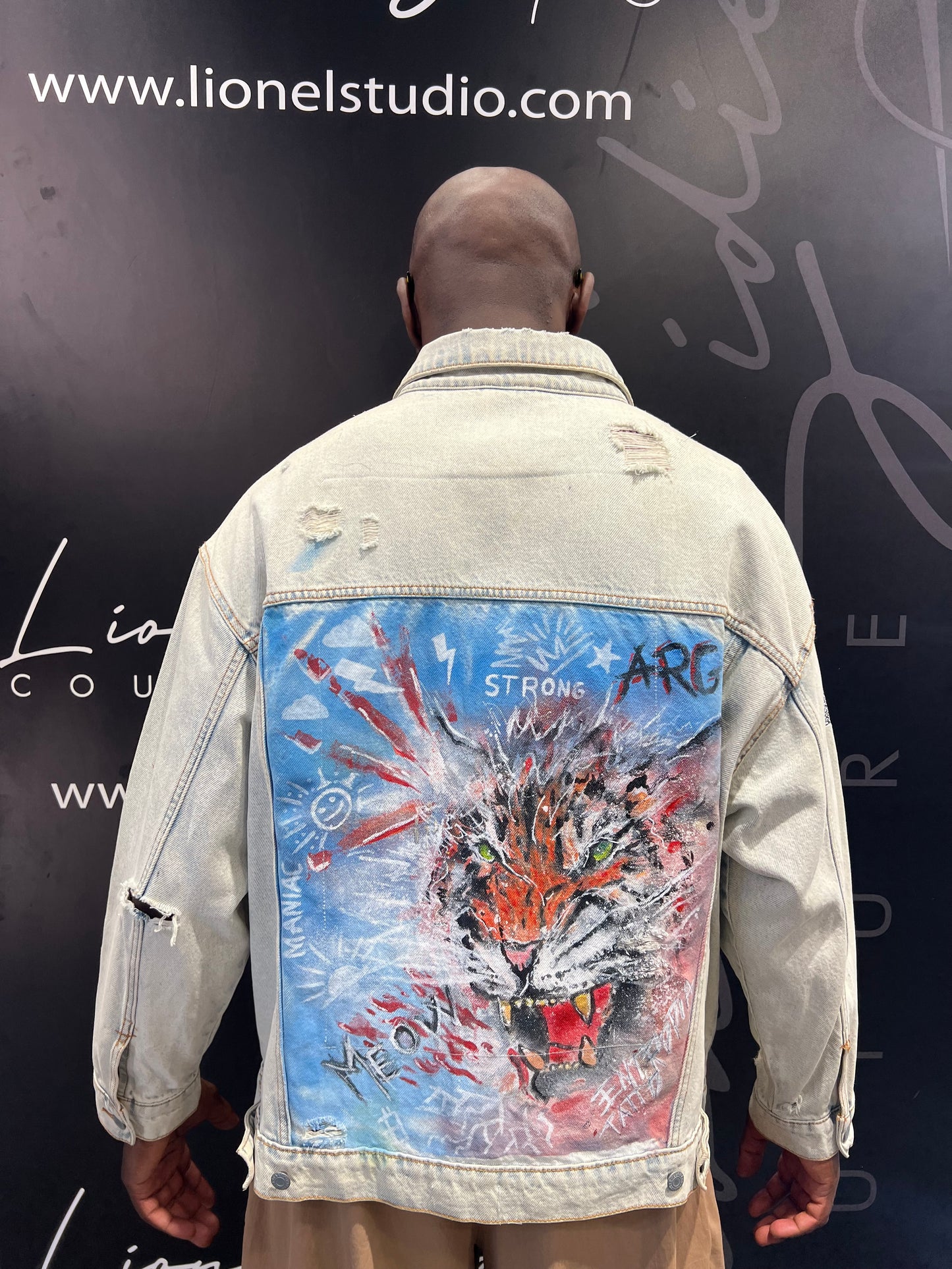 GIACCA CUSTOMIZED LEVIS UOMO TIGRE REALIZZATA A MANO